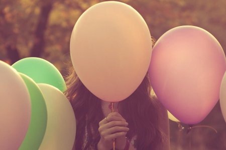 Девушка с воздушными шарами
