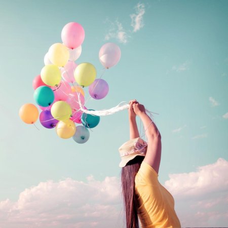 Девушка с воздушными шарами