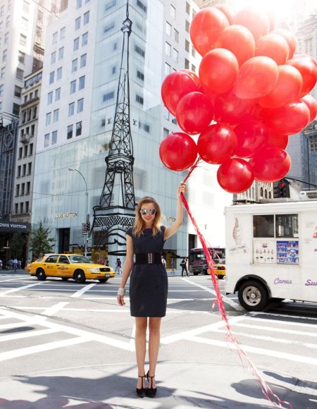 Девушка с шариками