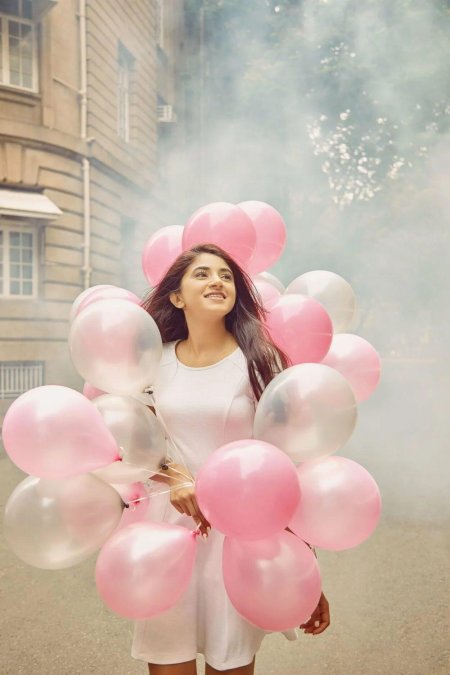 Девушка с шариками