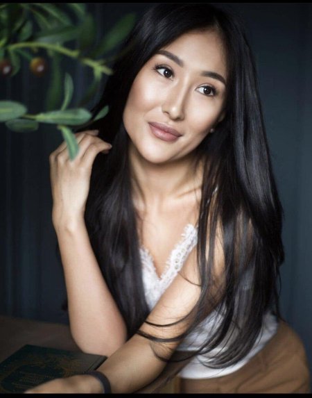 Красивая киргизка