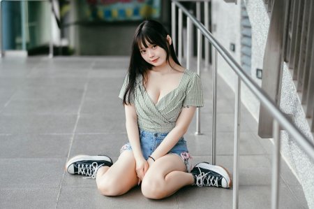 Азиатка без ноги