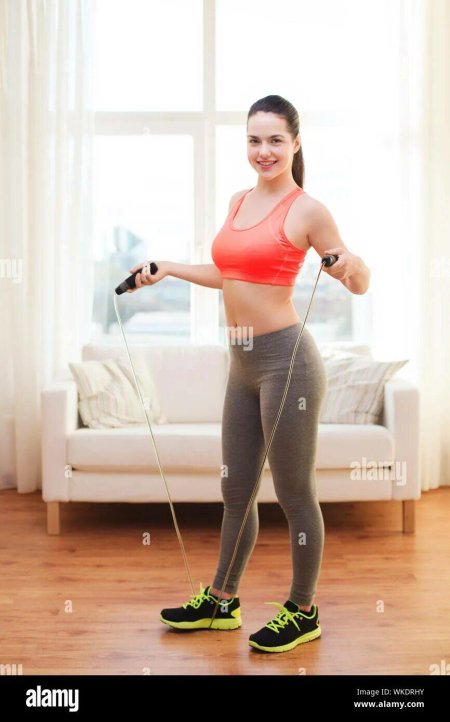 Девушка со скакалкой