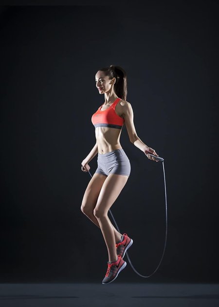 Девушка со скакалкой
