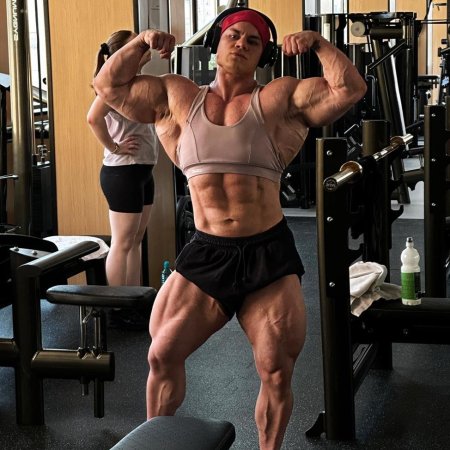 Анастасия Кораблева бодибилдинг