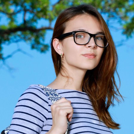 Девушка в очках