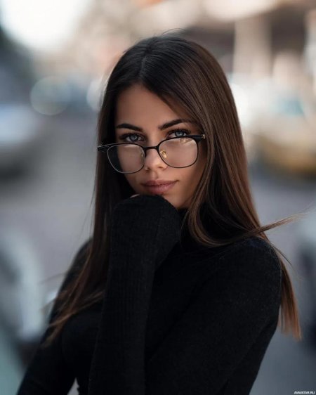 Дженна Ортега в очках для зрения