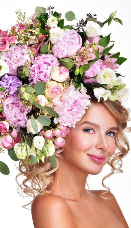 Девушка с цветами