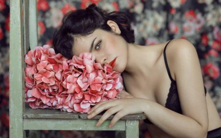 Девушка с цветами