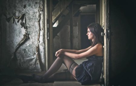 Художественное ню в чулках