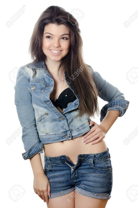 Девушка в джинсах