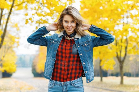Девушка в джинсовой куртке