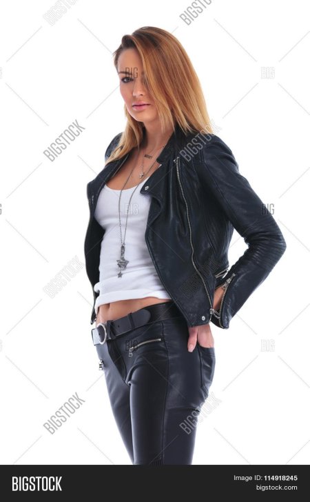 Девушка в Кожанке