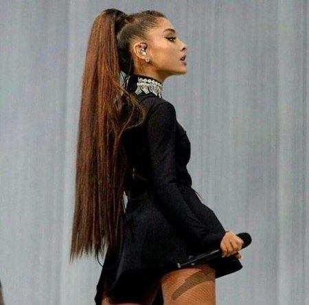 Девушка с высоким хвостом