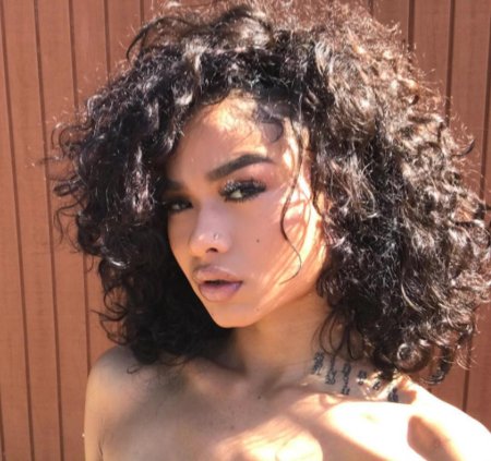 Прическа для кудрявых волос