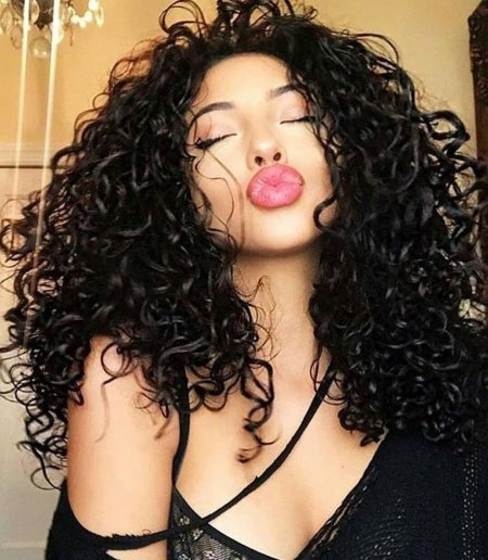 Кучерявая Моника