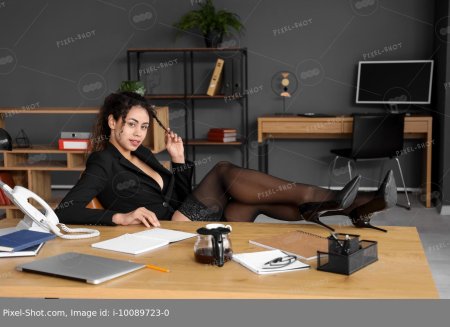 Секретарша красивая