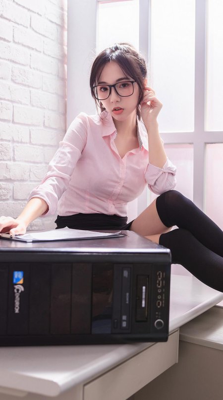 Милые азиатские секретарши