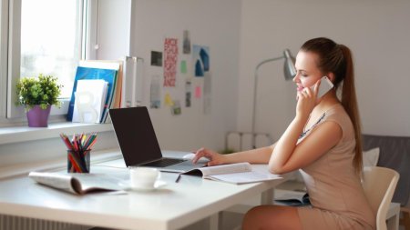 Женщина в офисе