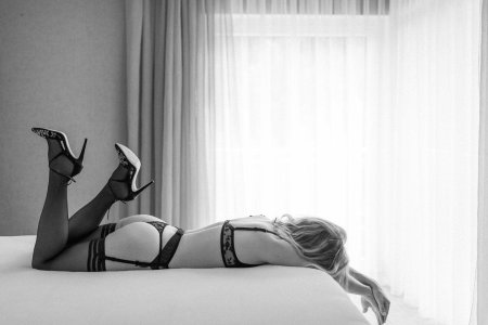 Фотосессия в стиле ню будуар