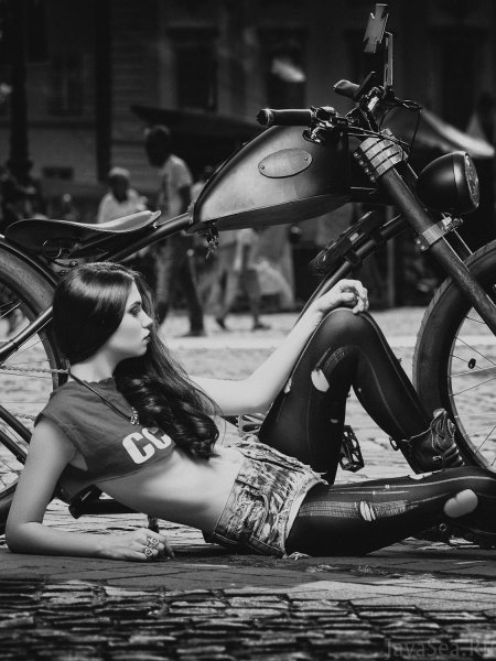 Девушки на мотоциклах заставки на телефон