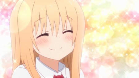 Тян улыбается