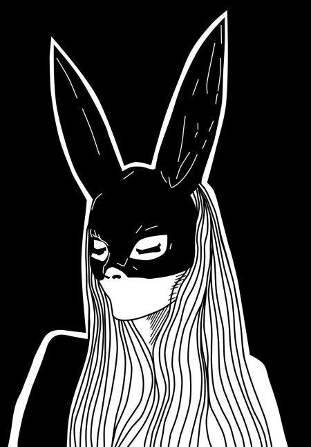 Девушка в маске кролика