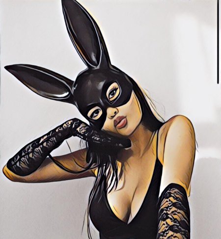 Девушка в маске зайчика