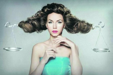 Девушка весы