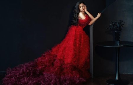 Девушка в платье