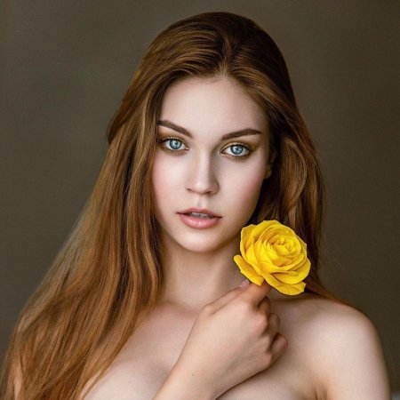 Девушка с желтыми глазами