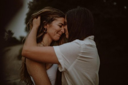 Объятия подружек картинки