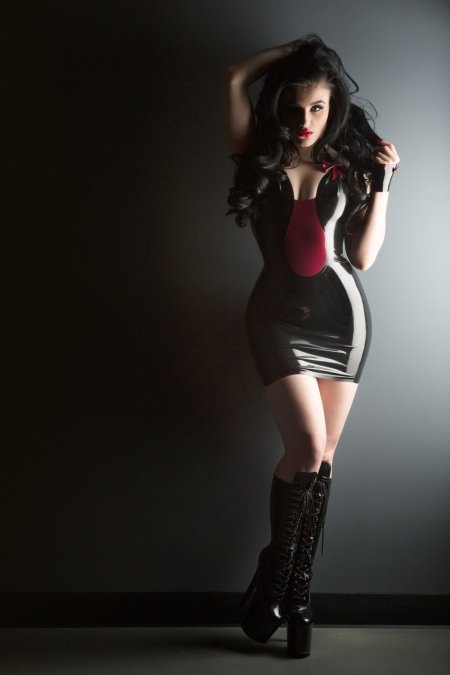 Полненькие девушки в латексе