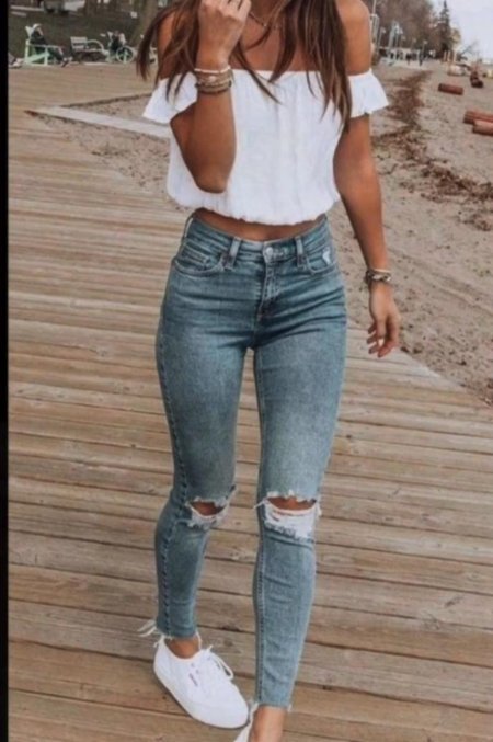 Девушка в джинсах