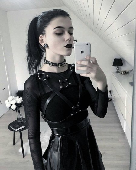 Emily Vee goth