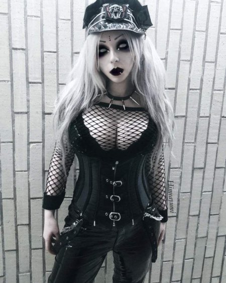 Готическая девушка