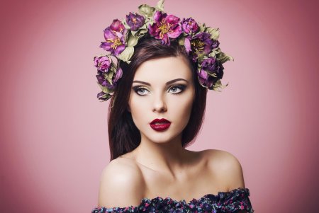 Девушка с макияжем