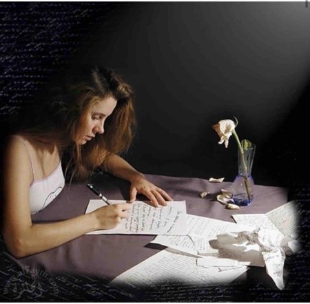 Девушка с письмом в руках