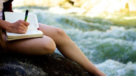 Девушка с книгой