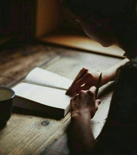 Мужчина писает