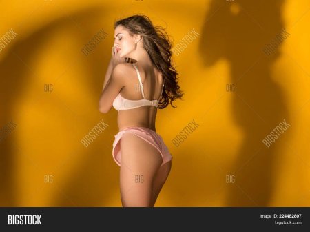 В нижнем белье