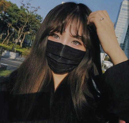 Кореянка в маске