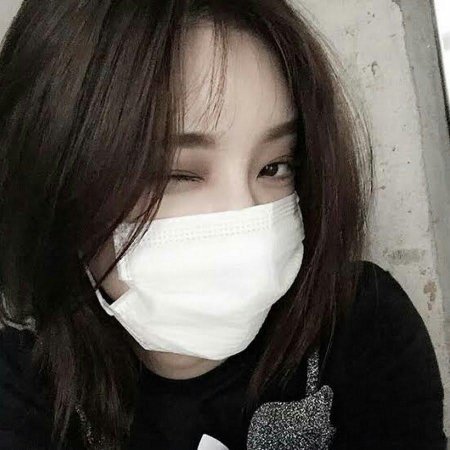 Кореянка в маске