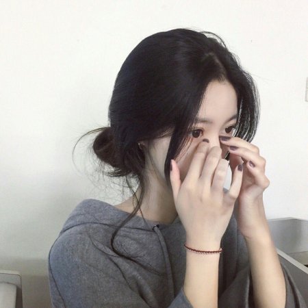 Корейская девушка плачет