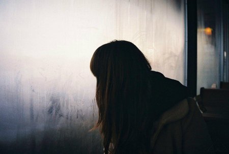 Грустная девушка