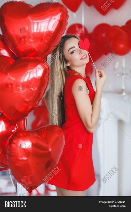 Фотосессия с красными шарами