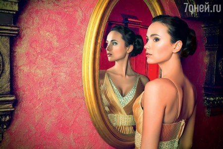 Девушка в зеркале