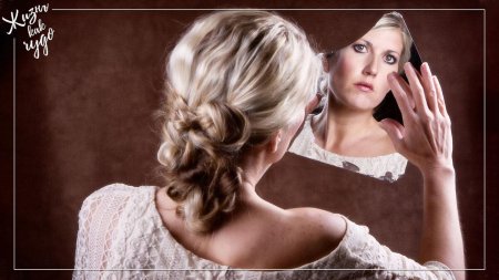 Женщина в зеркале