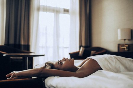 Девушка утром