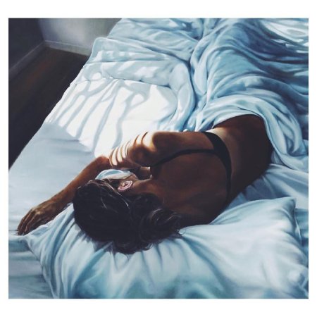 Девушка спит